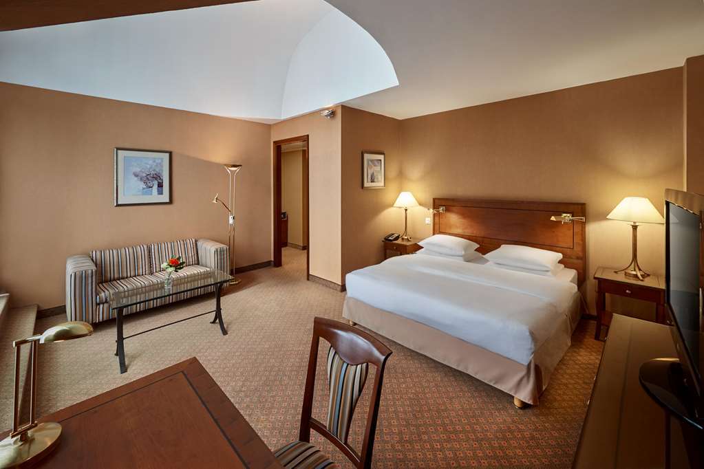 Hilton Mainz City Room photo